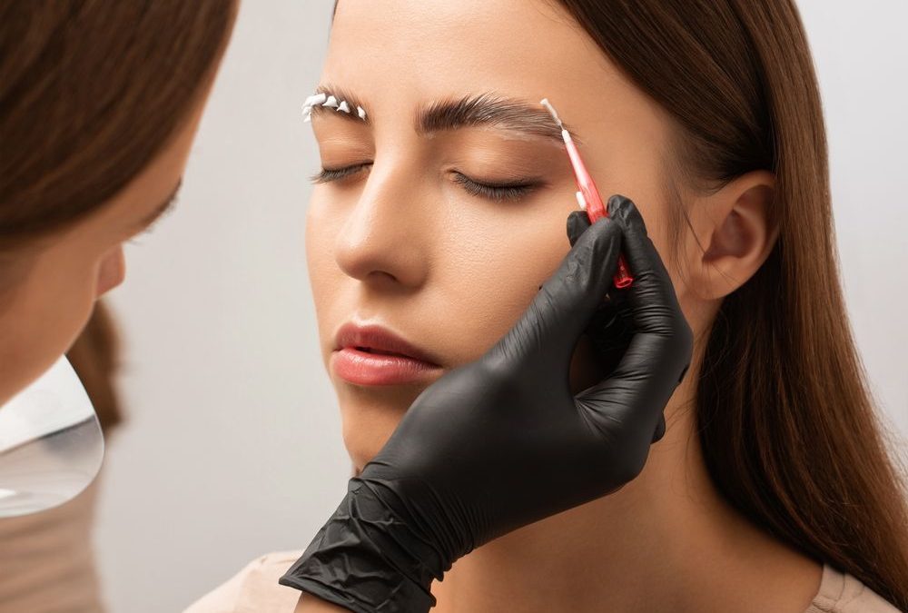 Laminace obočí – brow lift & brow botox